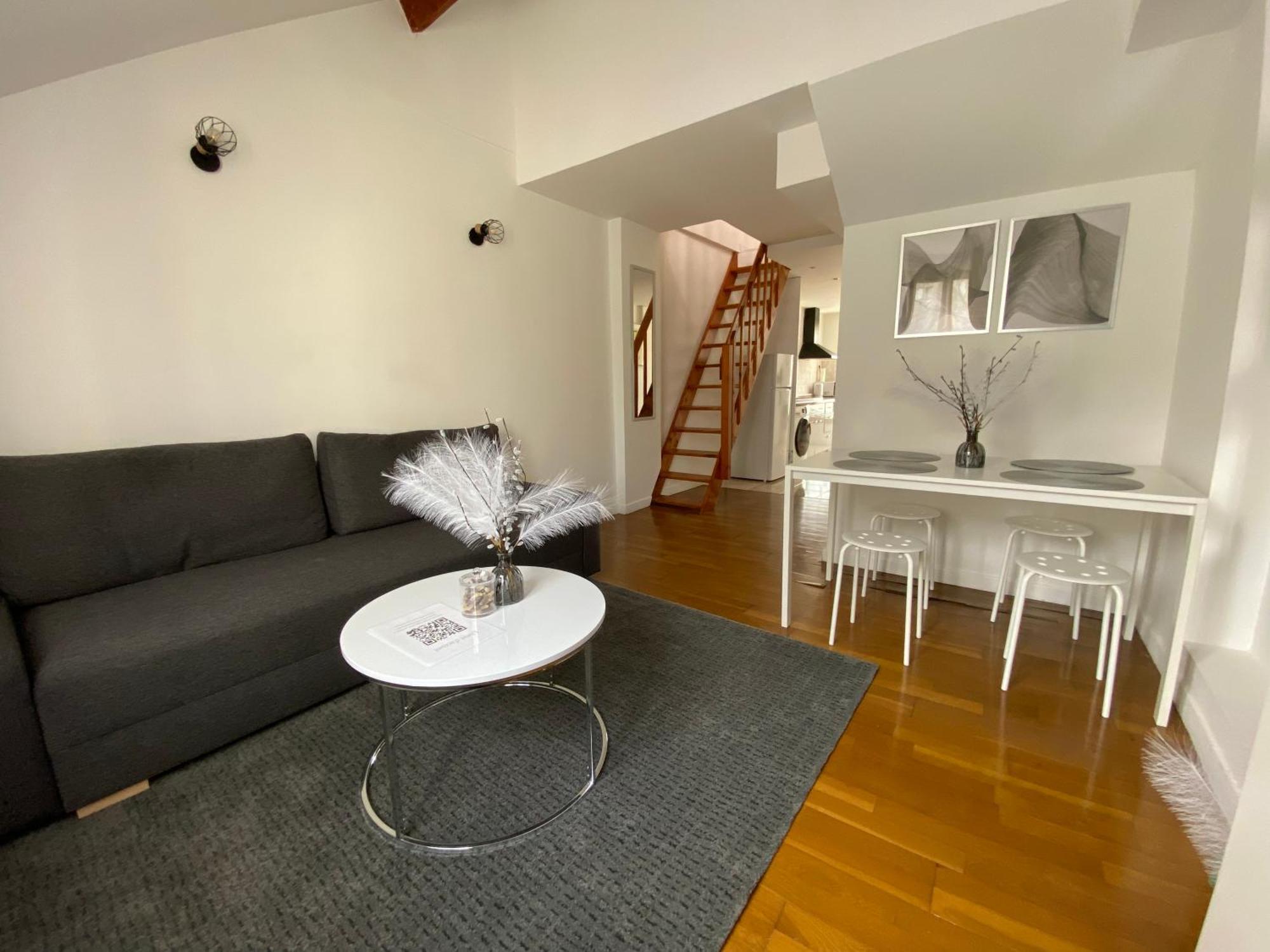 サン・トゥアン・ロモヌDuplex Minimaliste - 30 Min De Parisアパートメント エクステリア 写真